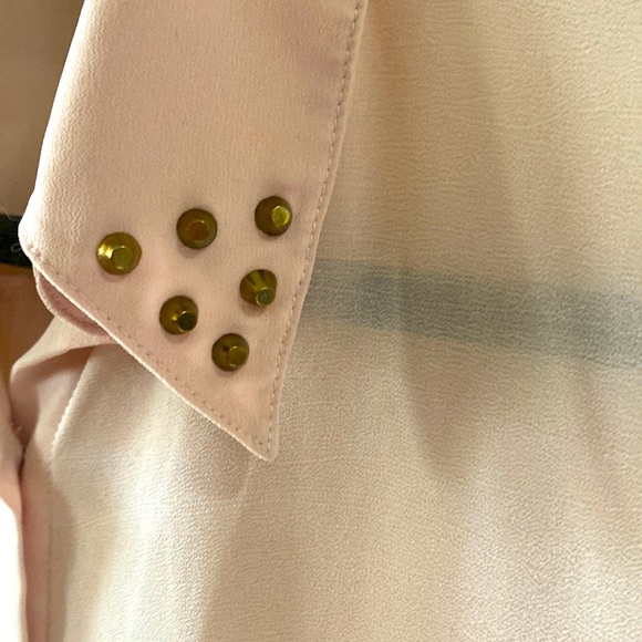 Beautiful Sis Sis/ brand sheer light Pink Blouse w/stud detailing on Collar. ND - Picture 6 of 13